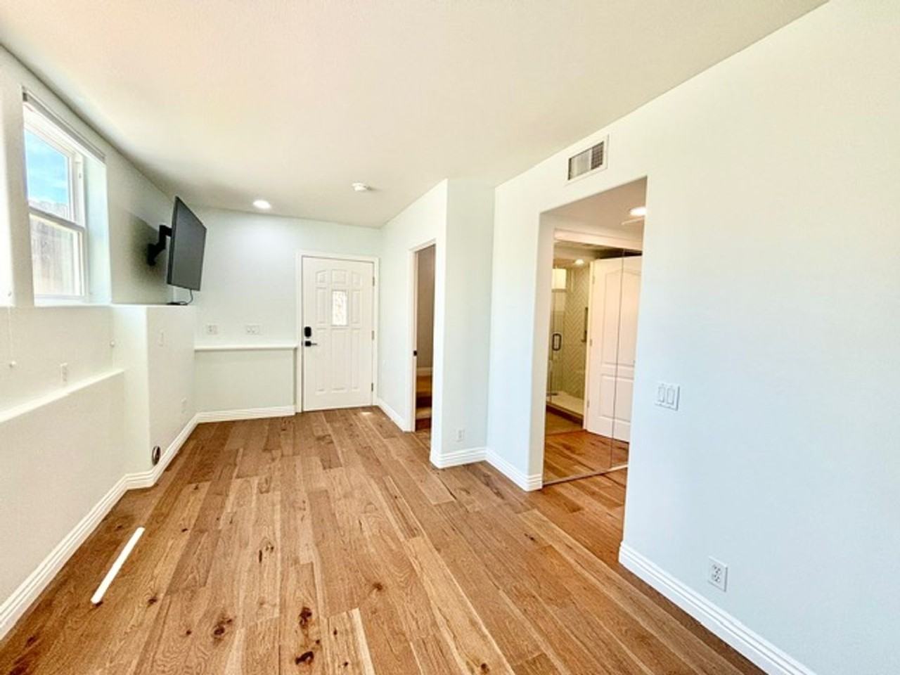 108 Los Feliz St - Photo 3 of 35