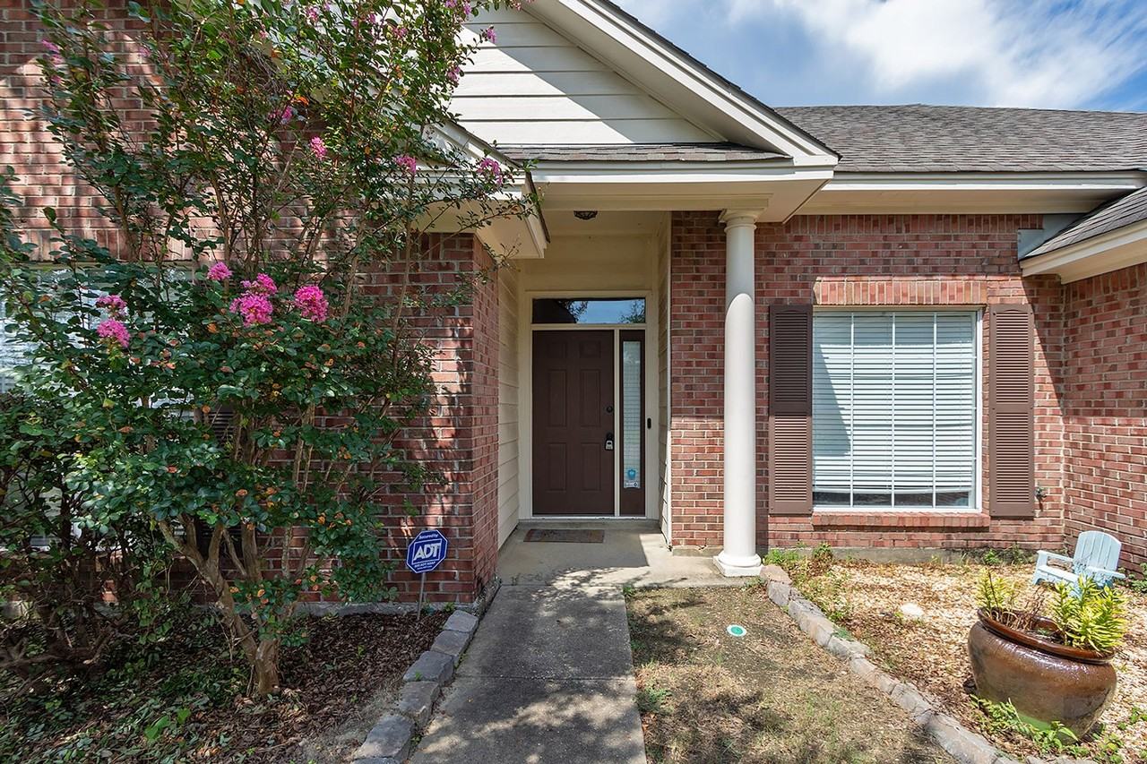 1149 Hallwood Ln - Photo 3 of 26