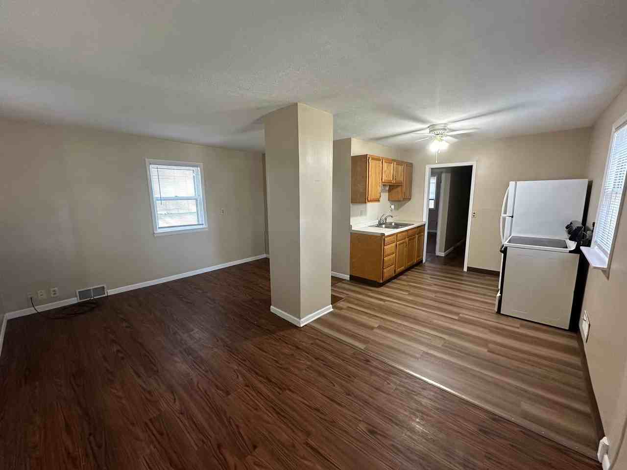 726 S Fairmount St - Photo 2 of 6