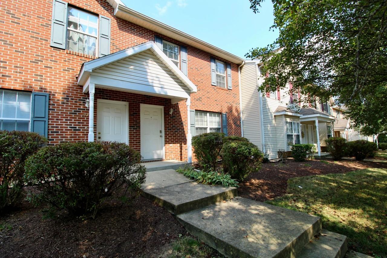 577 Pheasant Run Cir - Photo 3 of 12