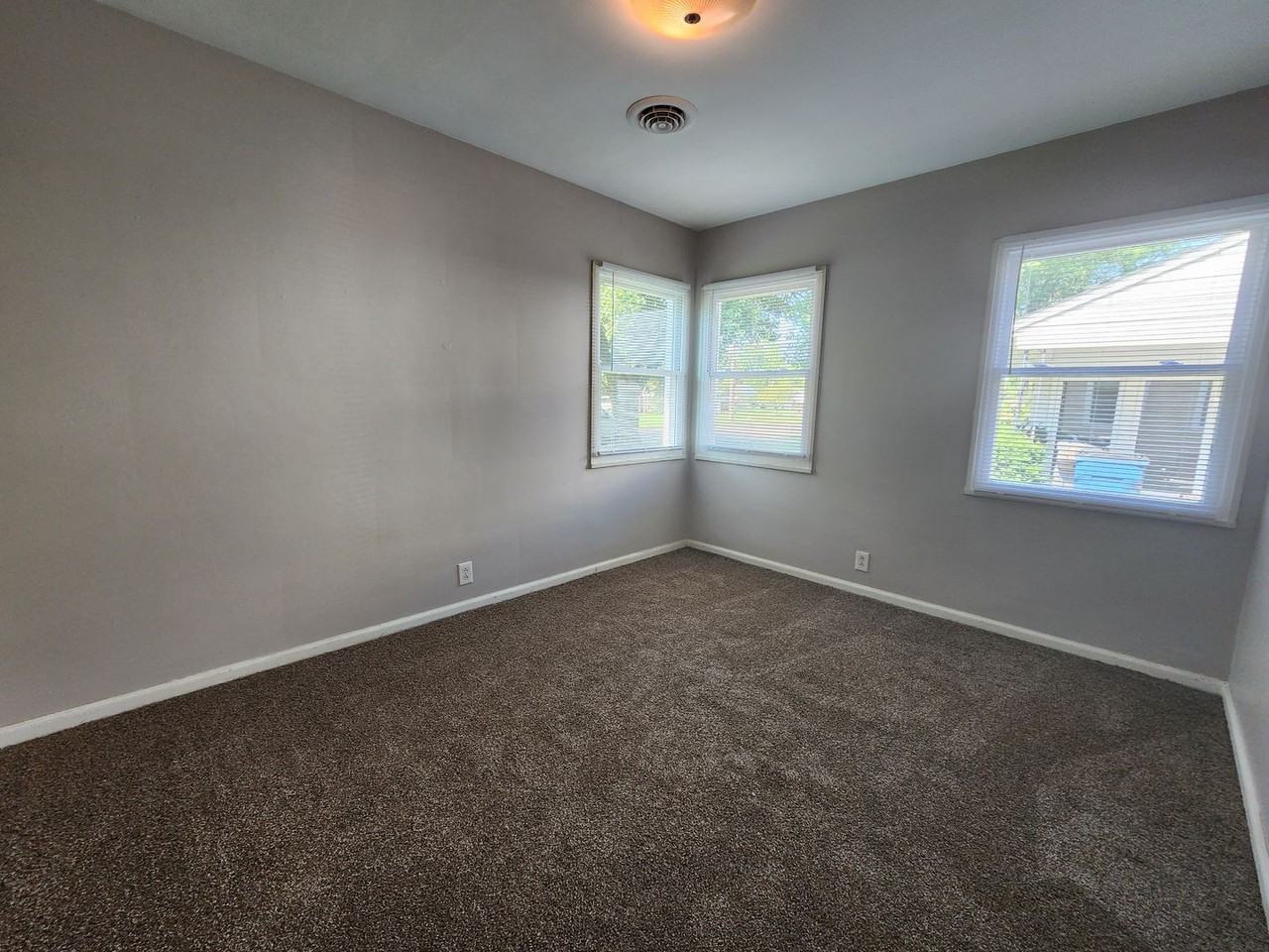 2622 Mariposa Dr - Photo 6 of 9