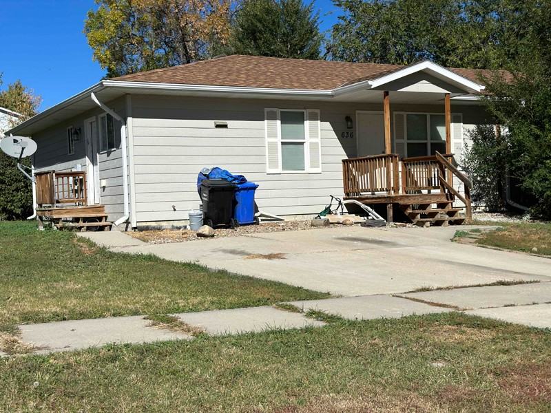 636 Nowlin St - Photo 2 of 8