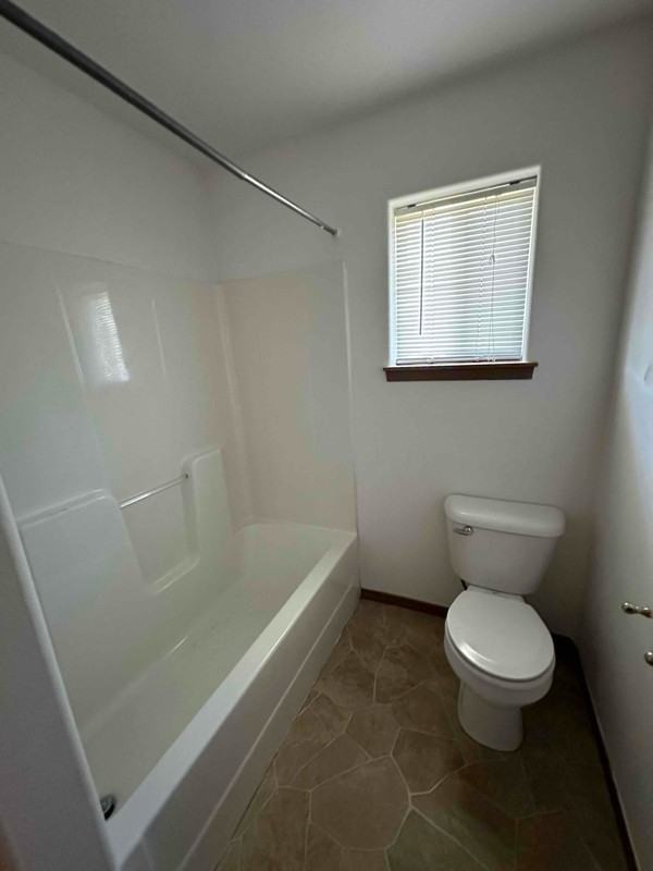 636 Nowlin St - Photo 4 of 8