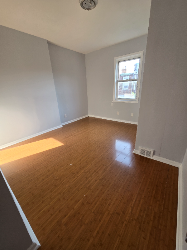 2262 Kennedy St #2 - Photo 3 of 11