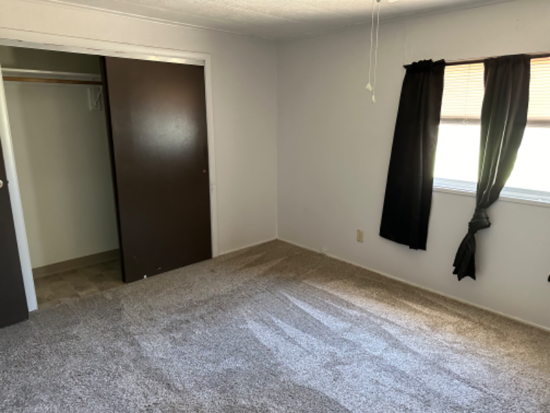 1850 Drumm Ln - Photo 2 of 12