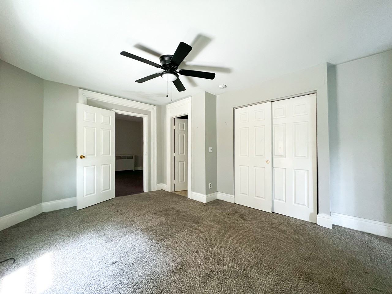 528 Troy St #B - Photo 2 of 8