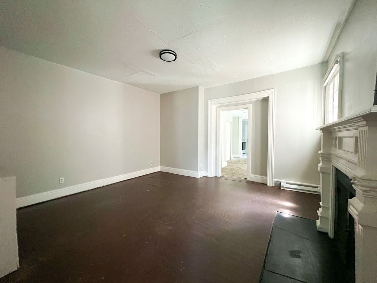 528 Troy St #B - Photo 3 of 8