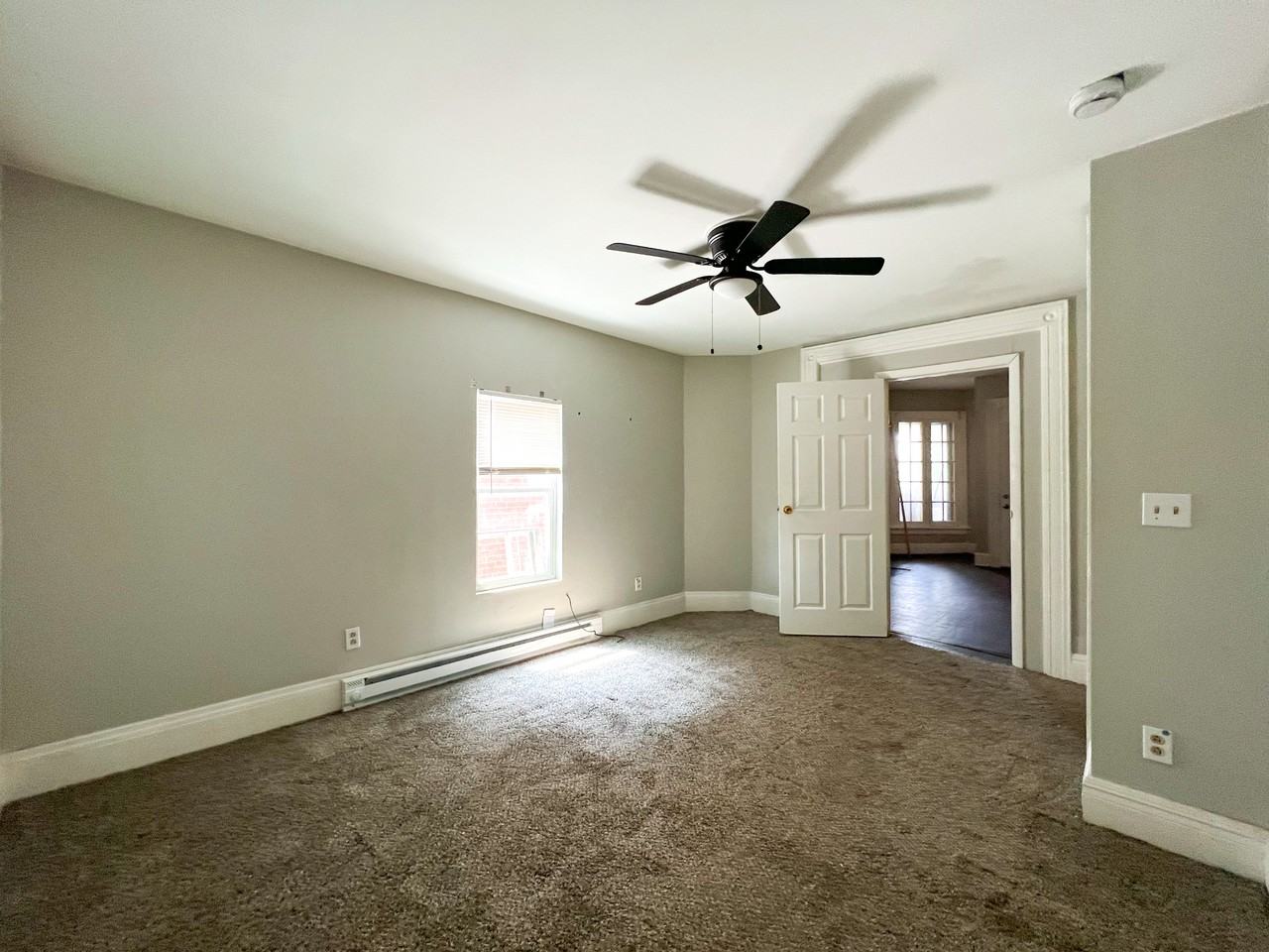 528 Troy St #B - Photo 6 of 8