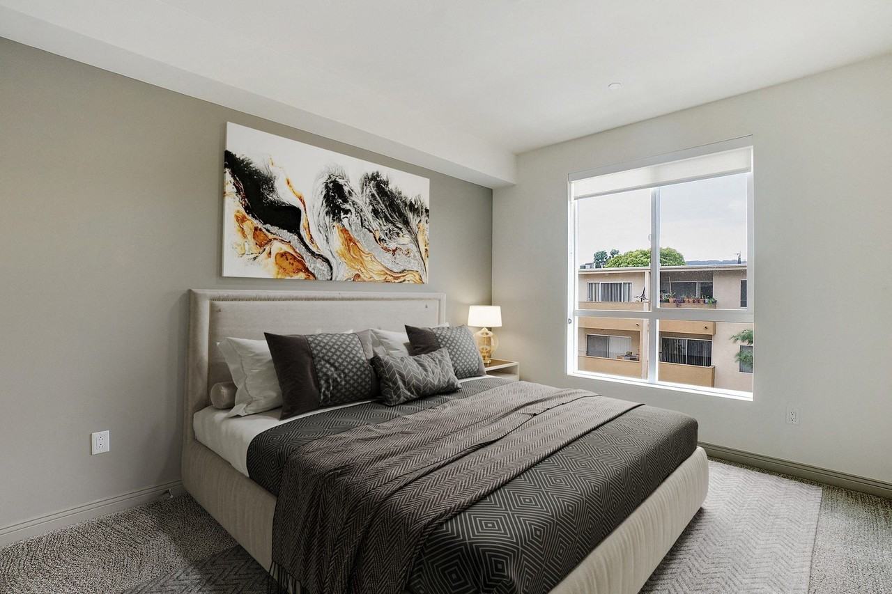 White Magnolia - Photo 4 of 45