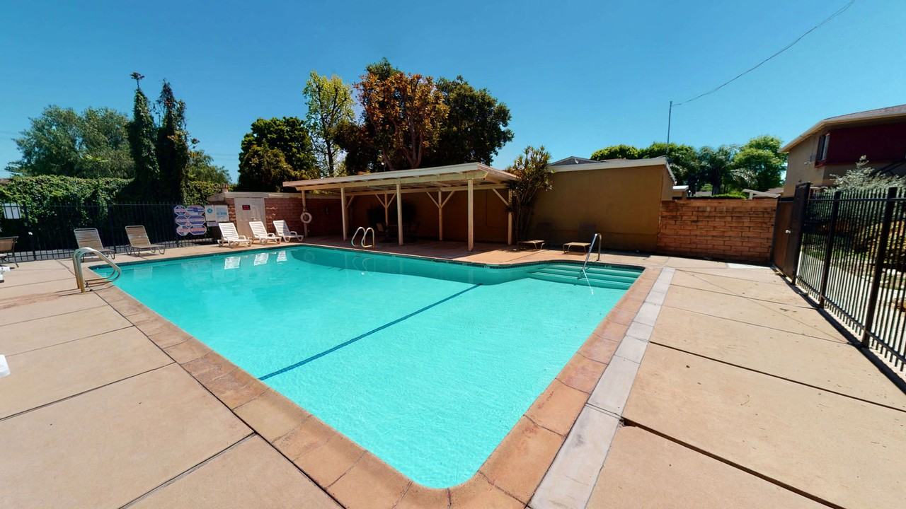 Sylvan Gardens - Photo 2 of 8