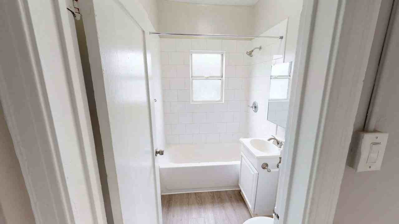 Hobart Apartments - Photo 7 of 8