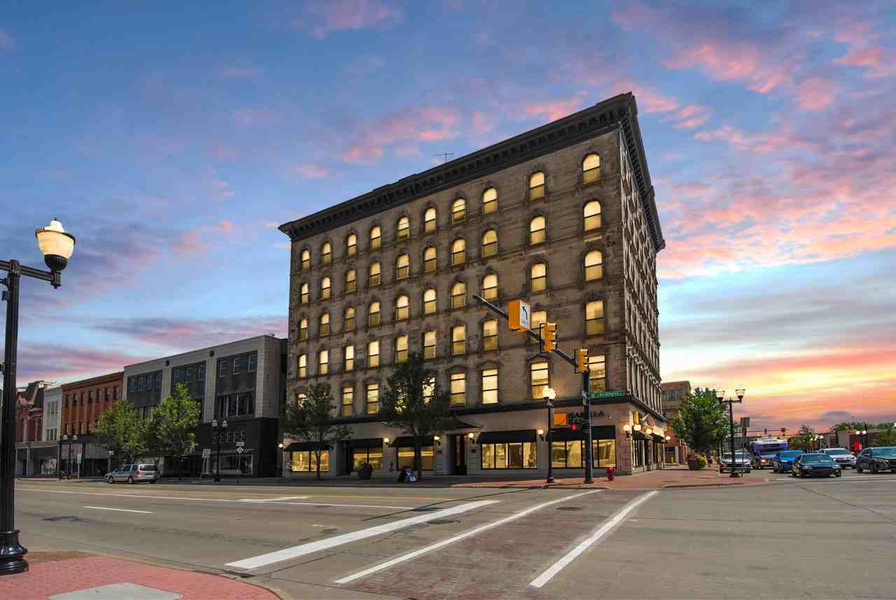 Bancroft Luxury Apartments - Photo 3 of 22