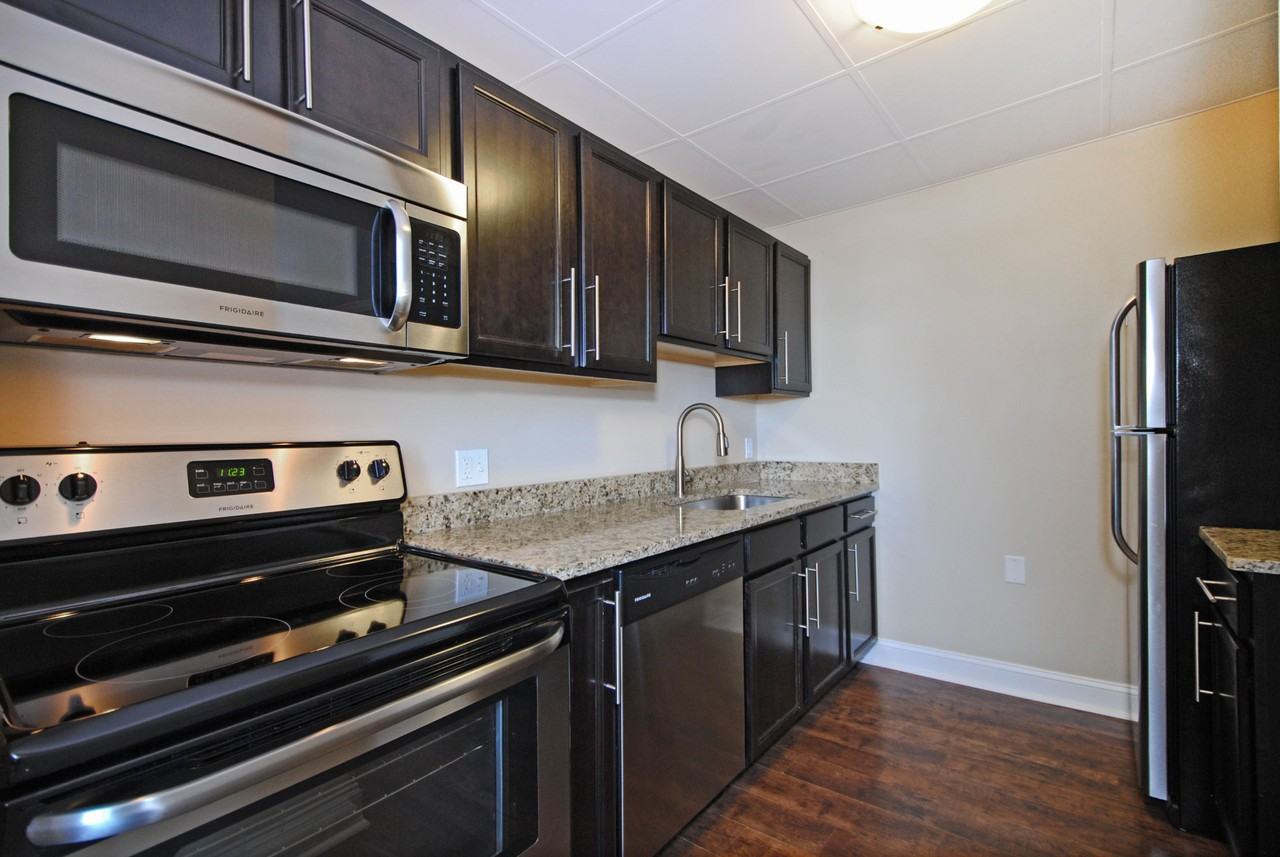 Bancroft Luxury Apartments - Photo 6 of 22