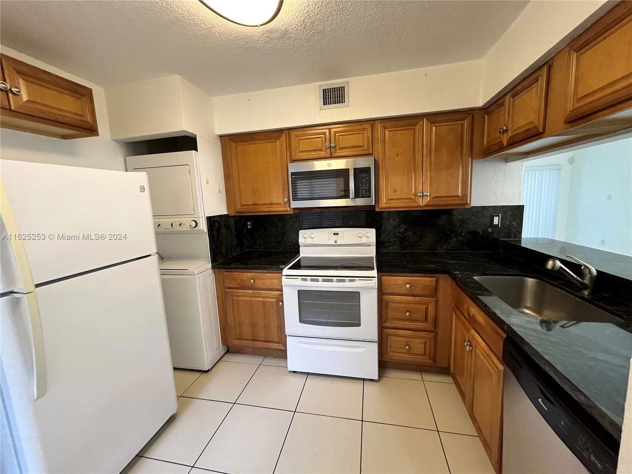 13901 Sw 93rd Ln #13901 - Photo 3 of 8