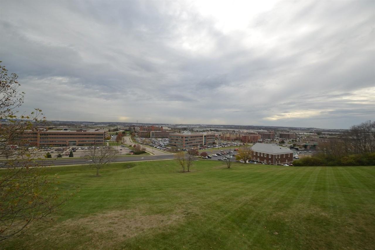 8919 Eagleview Dr - Photo 2 of 23