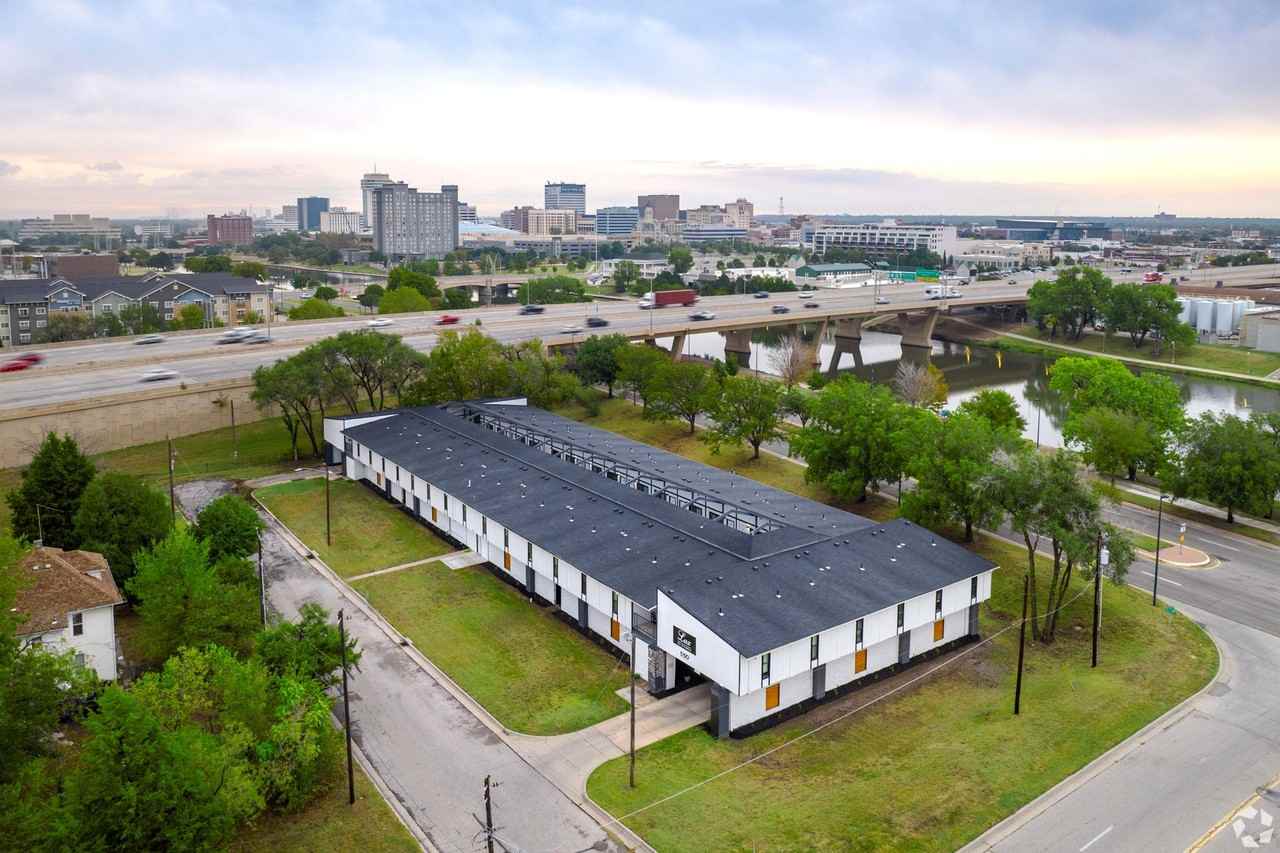 Lux Off Riverwalk - Photo 6 of 35