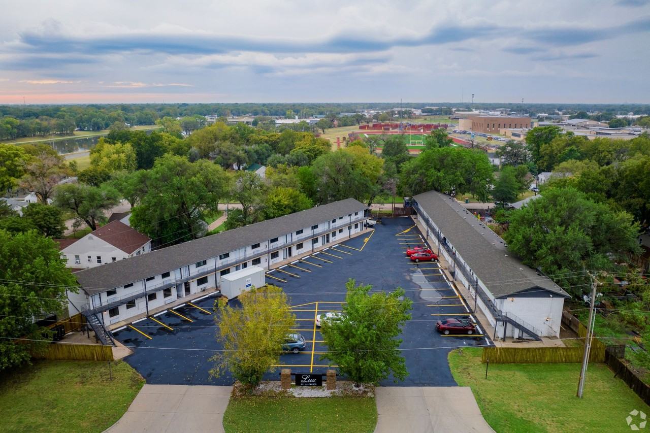 Lux Off Riverwalk - Photo 7 of 35