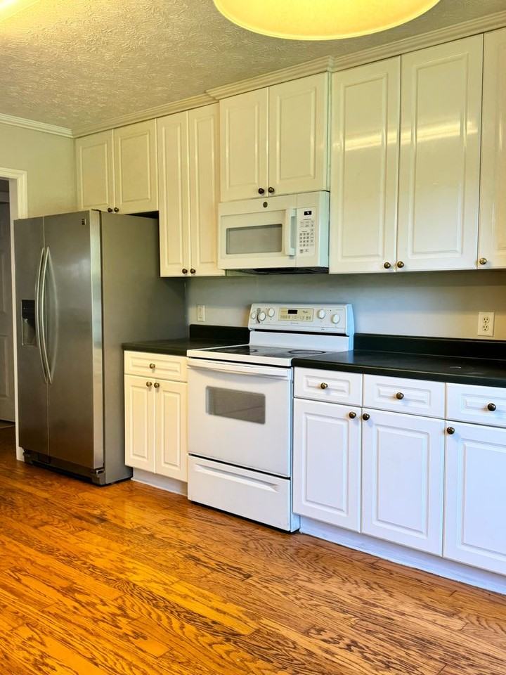 484 Arnell Ln - Photo 4 of 15