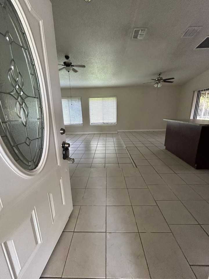 844 Flag Lane - Photo 2 of 16