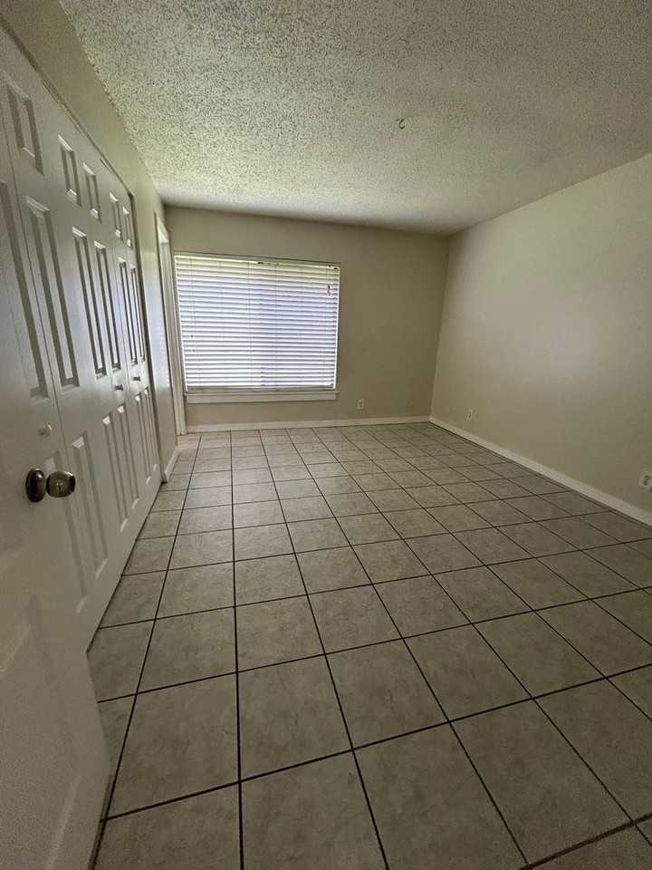 844 Flag Lane - Photo 6 of 16