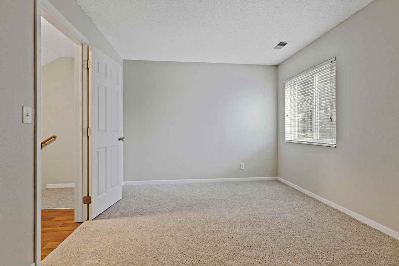 Waterford Place Townhomes - Photo 7 of 25