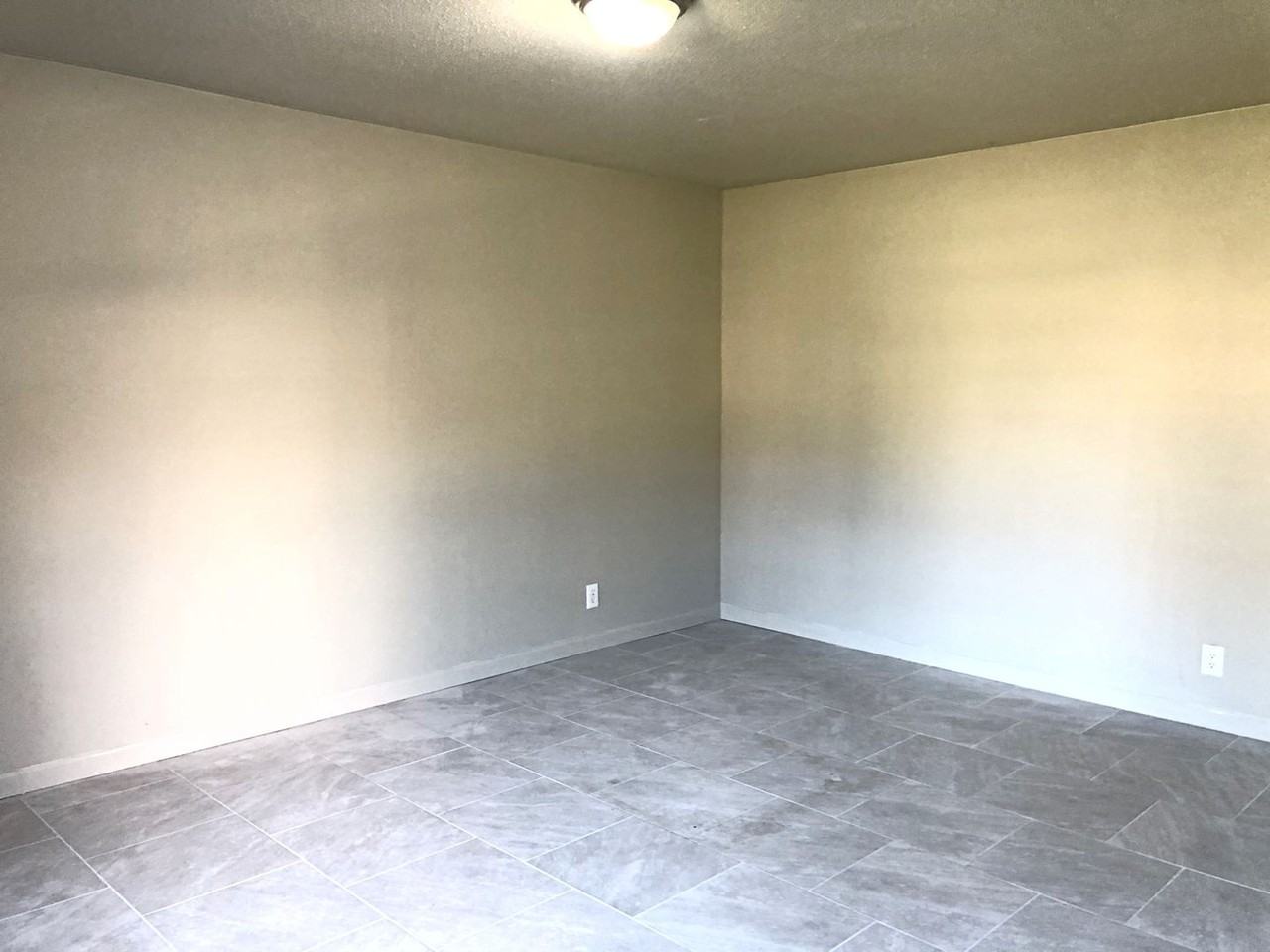 The Palms Apartments - Photo 2 of 7