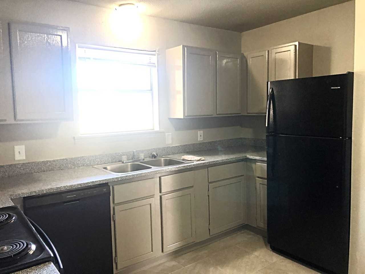 The Palms Apartments - Photo 3 of 7