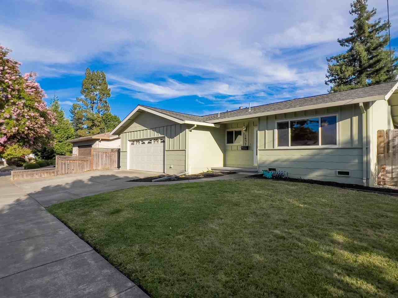 1637 Yellowstone St - Photo 2 of 23