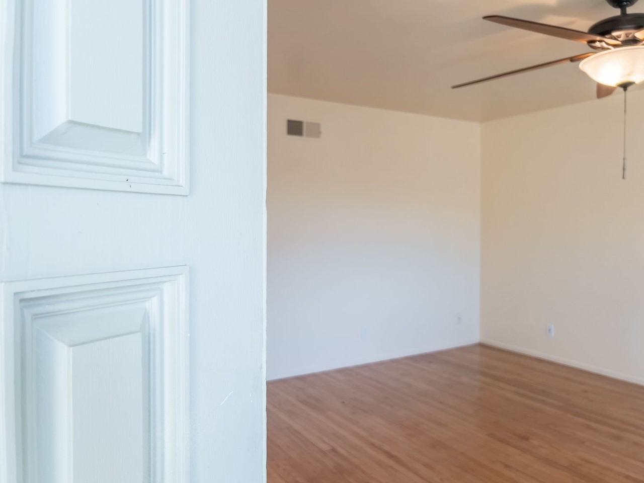 1637 Yellowstone St - Photo 3 of 23