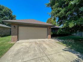 4137 S Parkcrest Ave - Photo 1 of 1