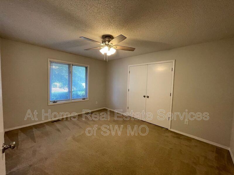 4137 S Parkcrest Ave - Photo 6 of 11
