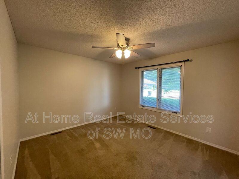 4137 S Parkcrest Ave - Photo 7 of 11