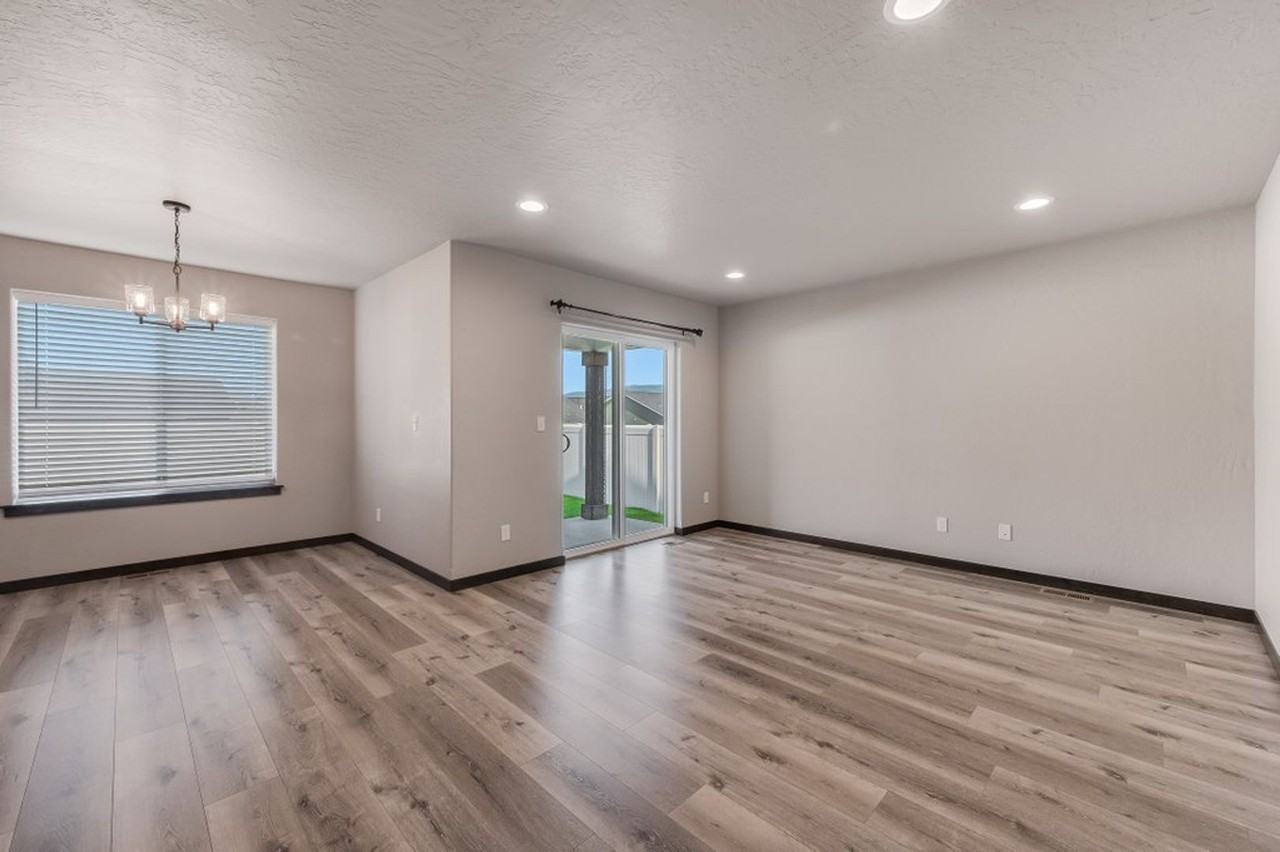 12417 N Cavanaugh Dr - Photo 4 of 21