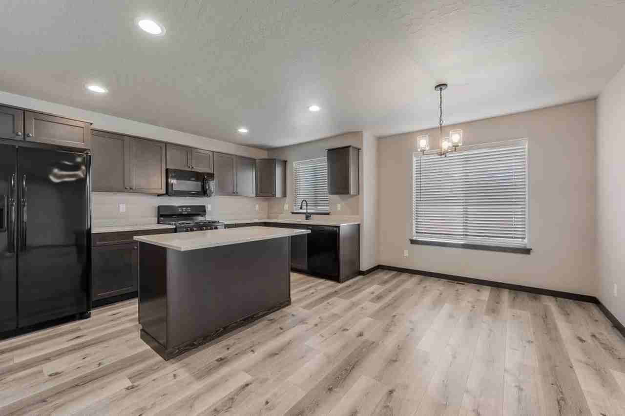 12417 N Cavanaugh Dr - Photo 6 of 21