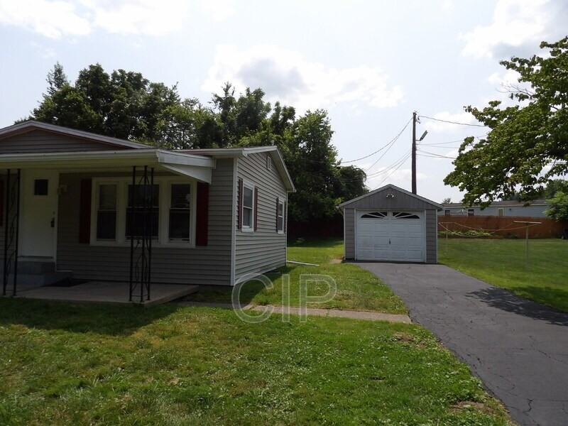 111 Dymond Ter - Photo 2 of 17