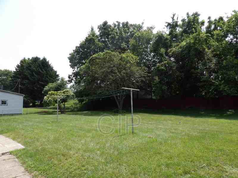 111 Dymond Ter - Photo 3 of 17