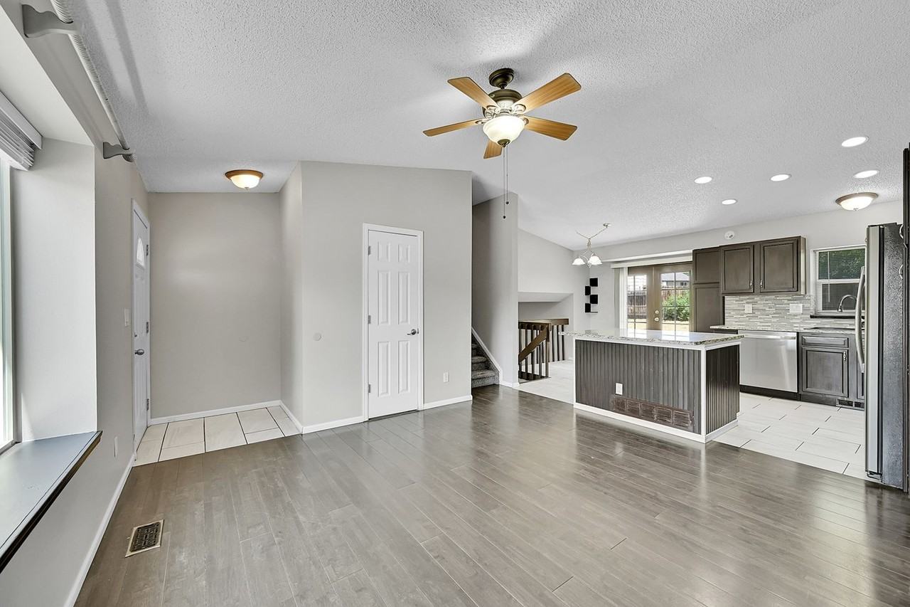 15165 Chelmsford St - Photo 4 of 26