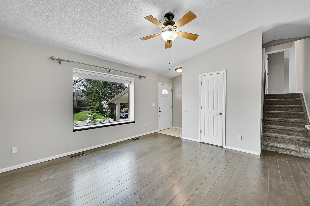 15165 Chelmsford St - Photo 5 of 26