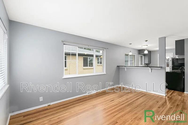 1320 Winona Ct - Photo 4 of 8