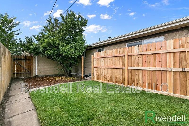 1320 Winona Ct - Photo 7 of 8