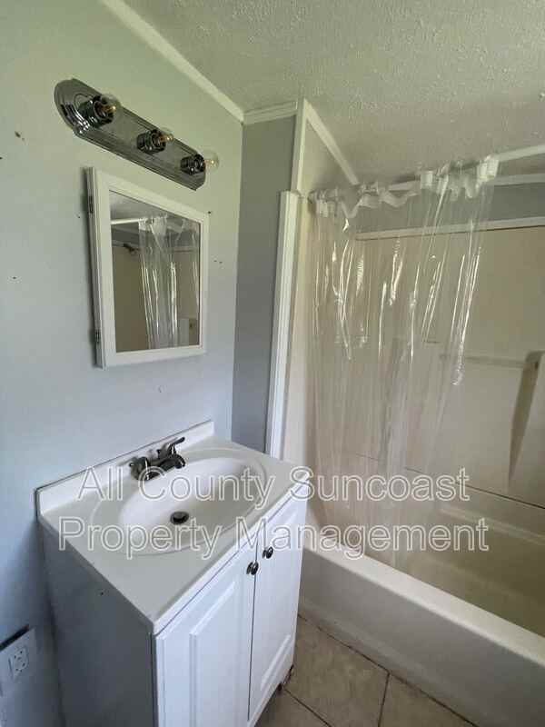 1830 27th Ave N #E - Photo 5 of 9