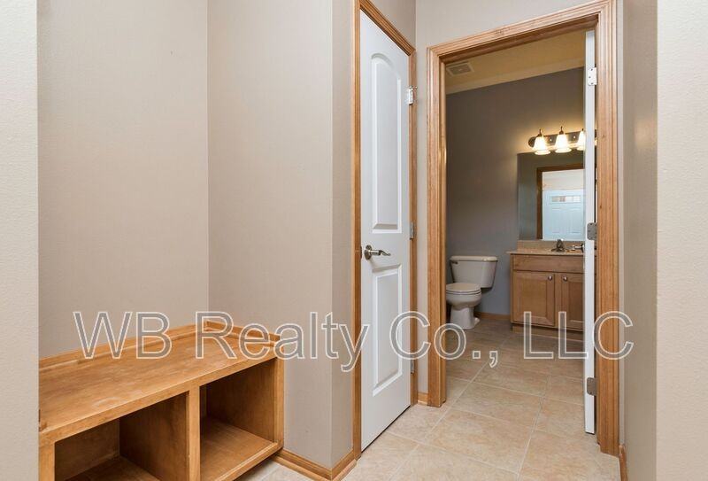 645 Se Carefree Ln - Photo 2 of 31