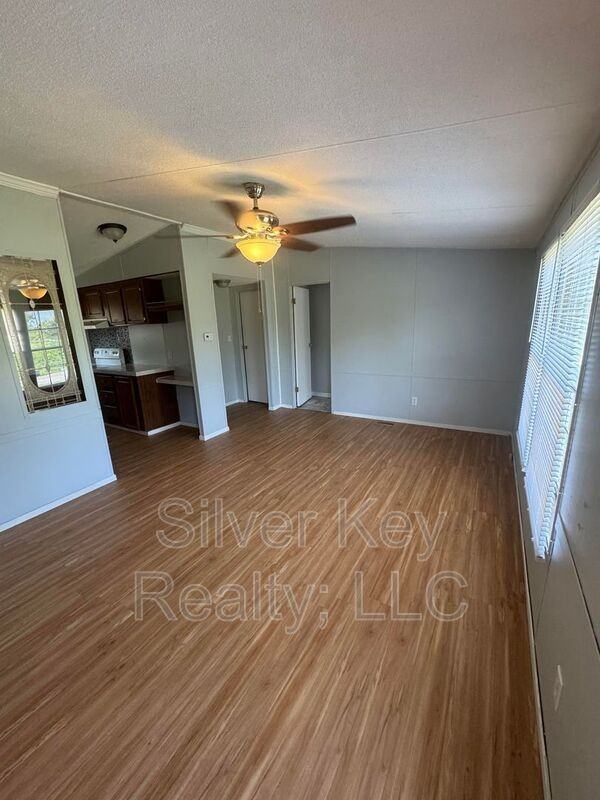 115 Barnett St - Photo 4 of 15