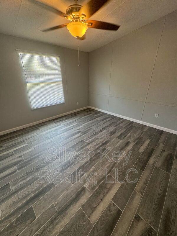 115 Barnett St - Photo 6 of 15