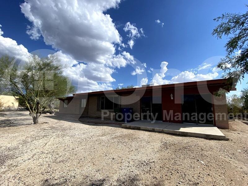 1010 S Camino De Las Colinas - Photo 2 of 28