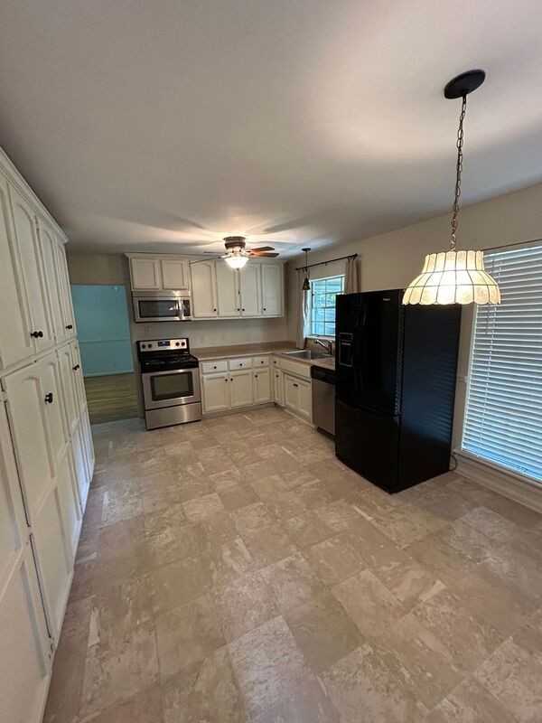 2952 Donita Dr - Photo 2 of 14
