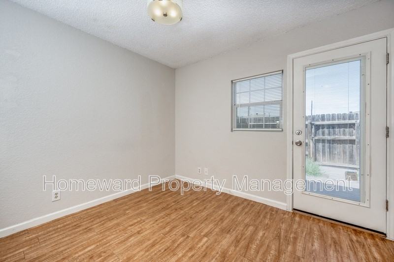 604 Meadow View Ct - Photo 6 of 13