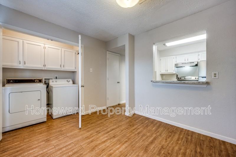 604 Meadow View Ct - Photo 4 of 13