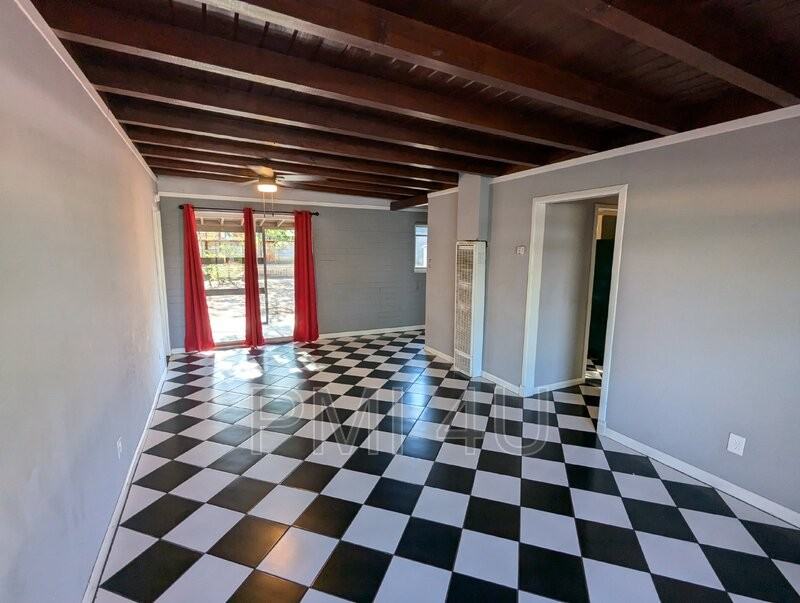 2900 Parsifal St Ne - Photo 3 of 20