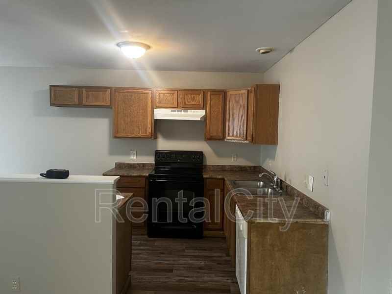 141 Cloverdale St - Photo 2 of 14